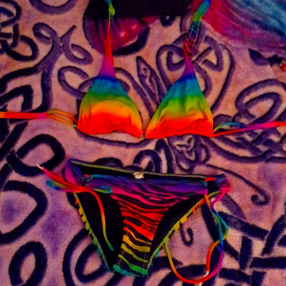 Bikini - Picture 2 of 7